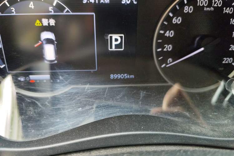 Used Nissan Kicks 2019 1.5L CVT Smart Connect Luxury Edition Odometer Close Up