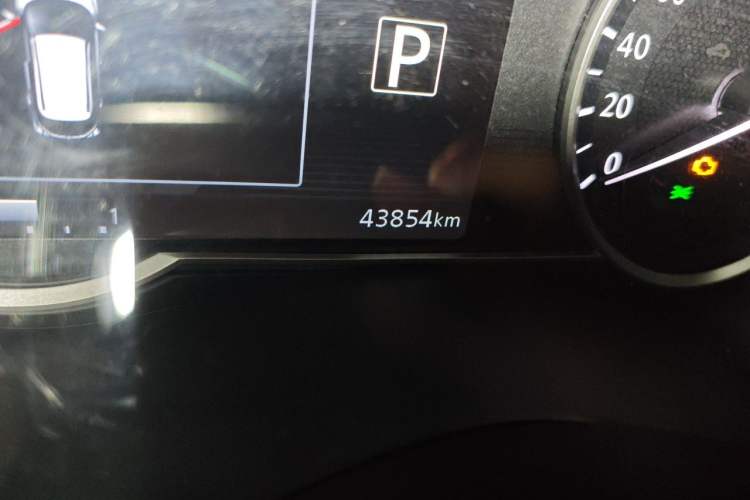 Used Nissan Kicks 2019 1.5L CVT Smart Connect Luxury Edition Odometer Close Up