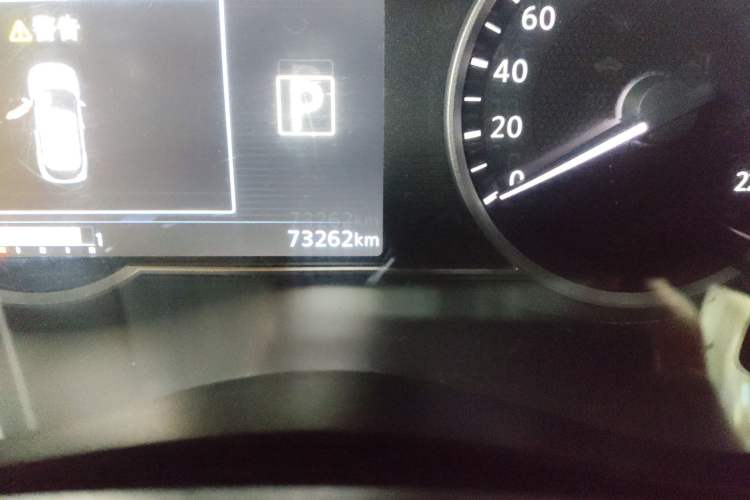 Used Nissan Kicks 2019 1.5L CVT Smart Connect Luxury Edition Odometer Close Up