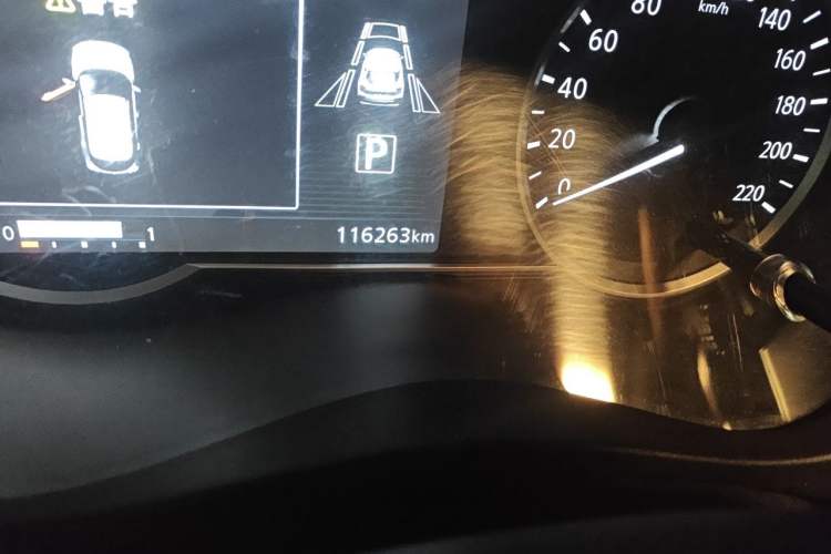 Used Nissan Kicks 2019 1.5L CVT Smart Connect Deluxe Edition Odometer Close Up