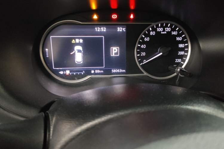 Used Nissan Kicks 2019 1.5L CVT Smart Connect Luxury Edition Odometer Close Up