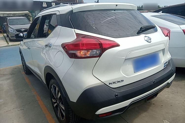 Used Nissan Kicks 2019 1.5L CVT Smart Connect Luxury Edition Rear Left 45 Deg
