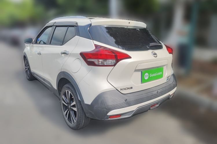 Used Nissan Kicks 2019 1.5L CVT Smart Connect Luxury Edition Rear Left 45 Deg