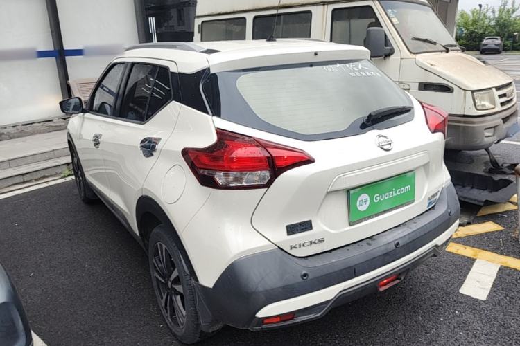 Used Nissan Kicks 2019 1.5L CVT Smart Connect Luxury Edition Rear Left 45 Deg