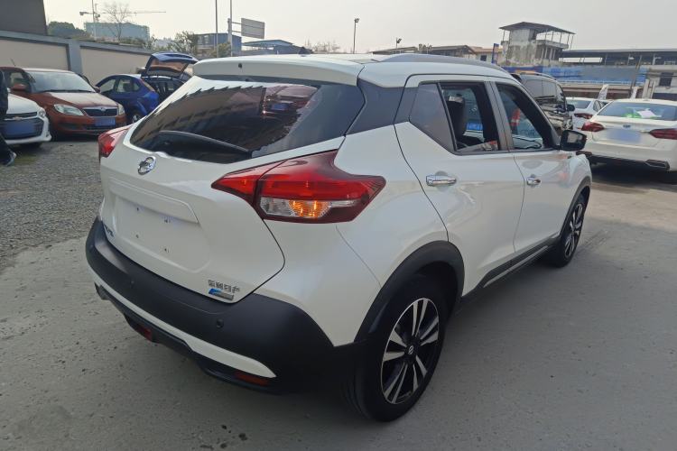 Used Nissan Kicks 2019 1.5L CVT Smart Connect Luxury Edition Rear Right 45 Deg