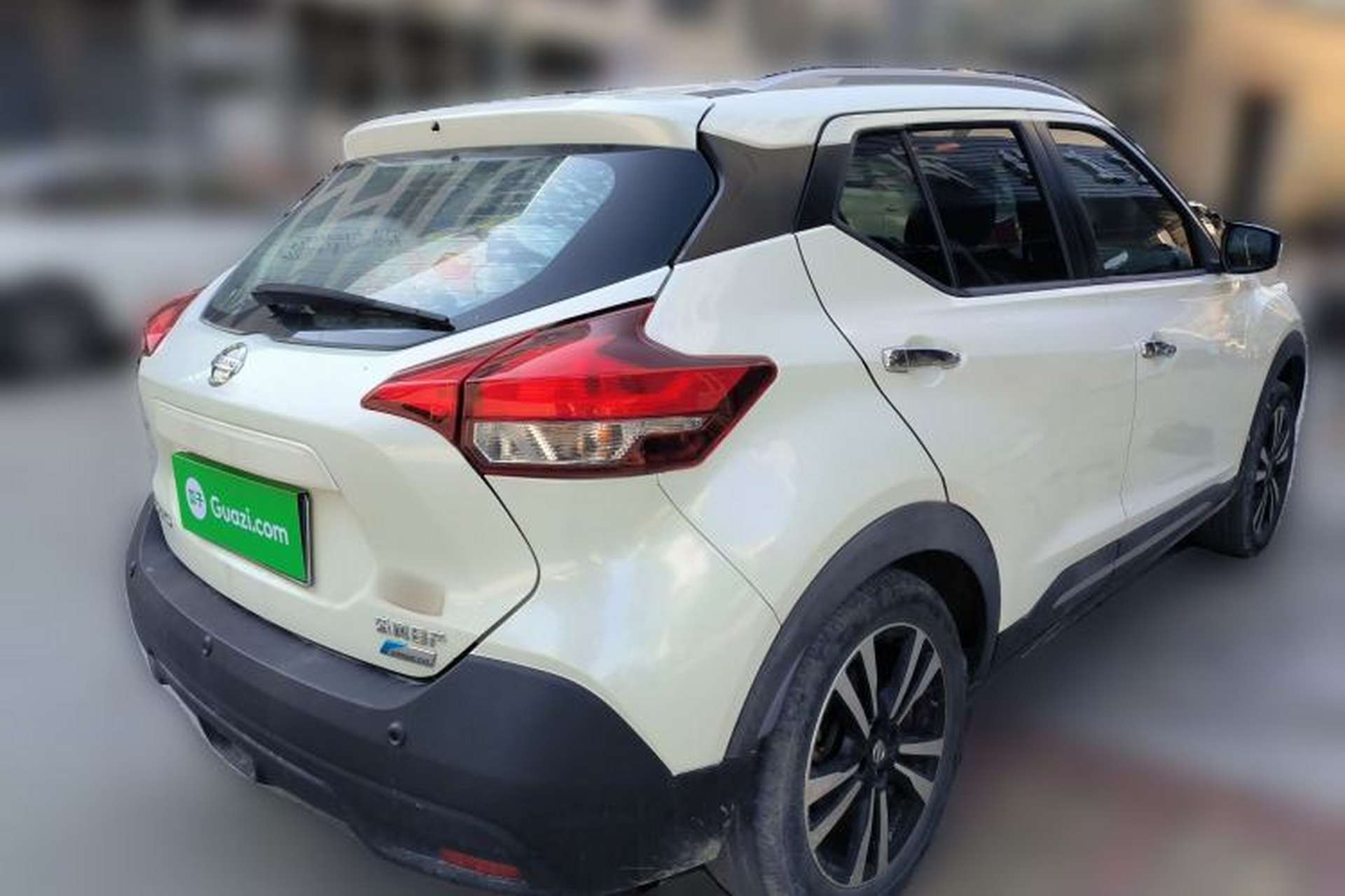 Used Nissan Kicks 2019 1.5L CVT Smart Connect Luxury Edition Rear Right 45 Deg