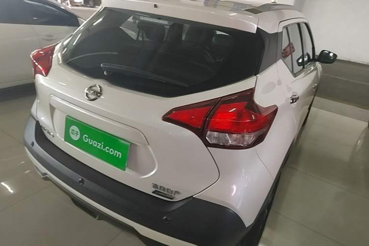 Used Nissan Kicks 2019 1.5L CVT Smart Connect Luxury Edition Rear Right 45 Deg