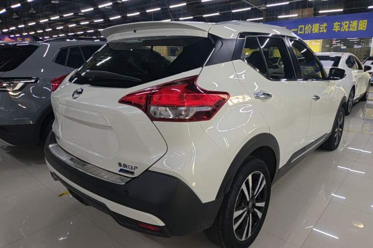 Used Nissan Kicks 2019 1.5L CVT Smart Connect Luxury Edition Rear Right 45 Deg