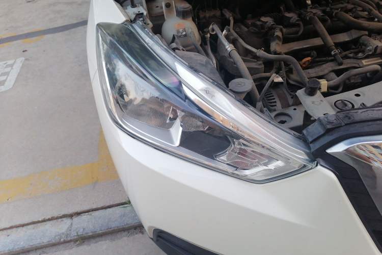 Used Nissan Kicks 2019 1.5L CVT Smart Connect Luxury Edition Right Front Headlight