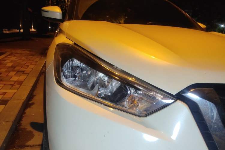 Used Nissan Kicks 2019 1.5L CVT Smart Connect Luxury Edition Right Front Headlight