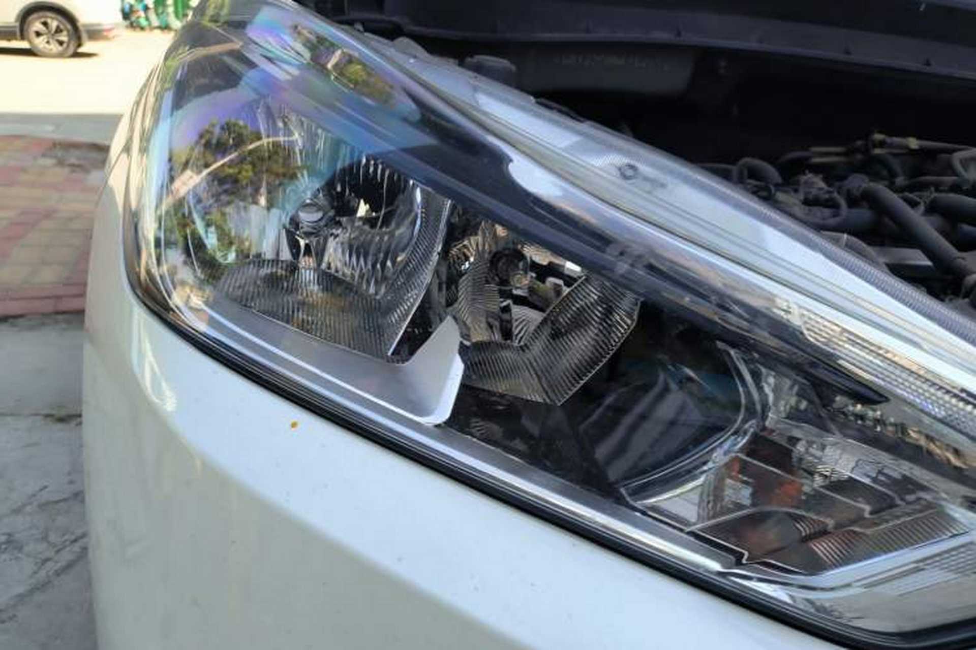 Used Nissan Kicks 2019 1.5L CVT Smart Connect Luxury Edition Right Front Headlight