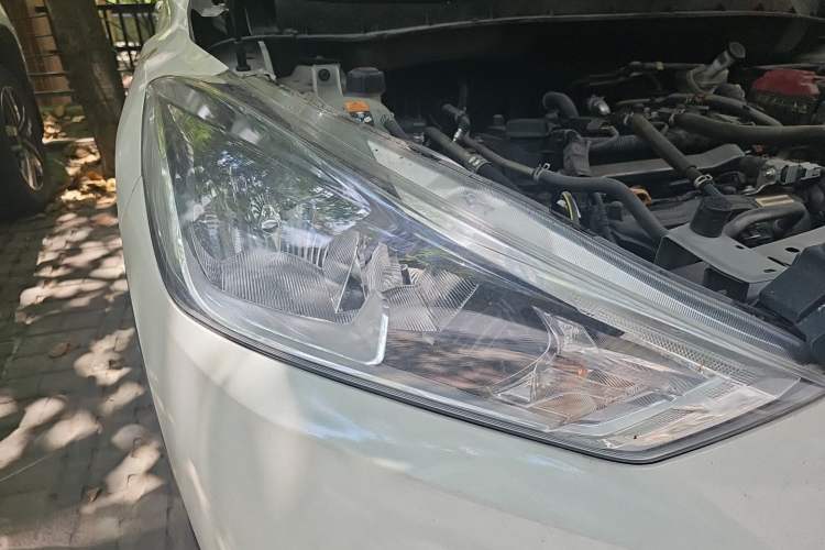 Used Nissan Kicks 2019 1.5L CVT Smart Connect Luxury Edition Right Front Headlight