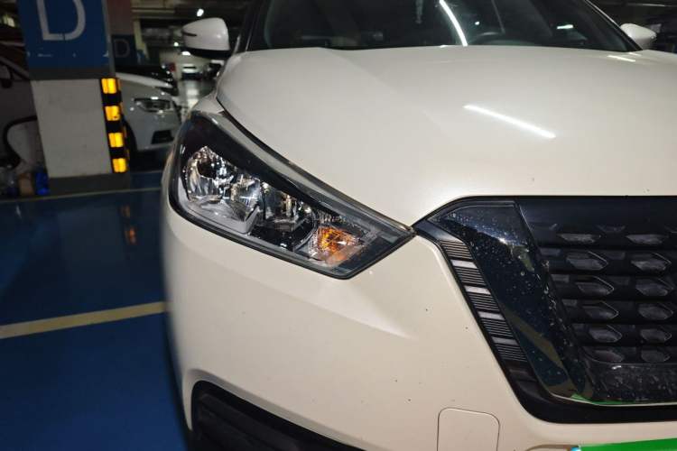 Used Nissan Kicks 2019 1.5L CVT Smart Connect Luxury Edition Right Front Headlight