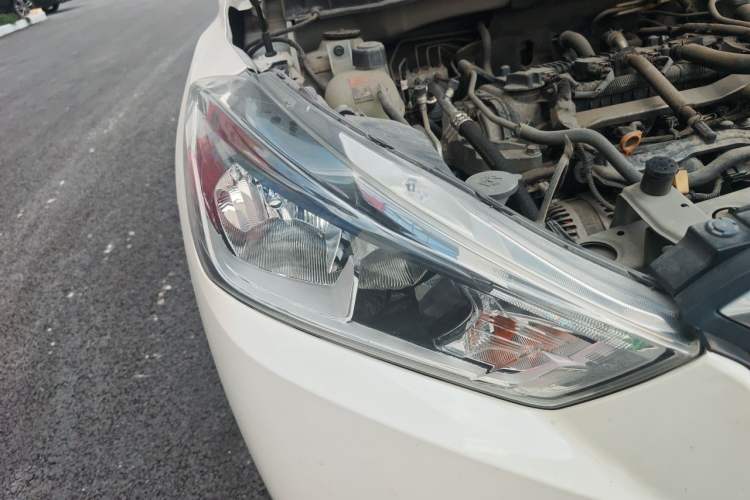 Used Nissan Kicks 2019 1.5L CVT Cool Enjoy Edition Right Front Headlight