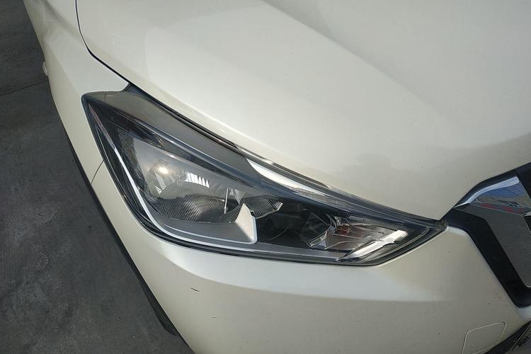 Used Nissan Kicks 2019 1.5L Manual Cool Edition Right Front Headlight