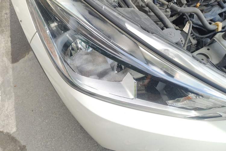 Used Nissan Kicks 2019 1.5L CVT Smart Connect Luxury Edition Right Front Headlight