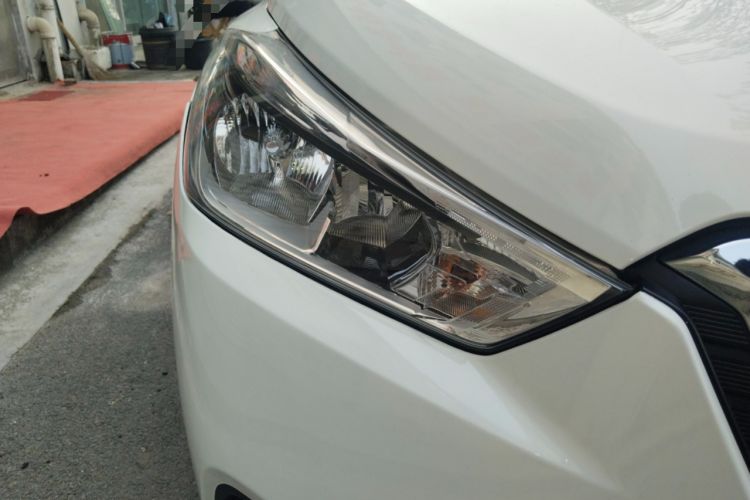 Used Nissan Kicks 2019 1.5L Manual Cool Edition Right Front Headlight