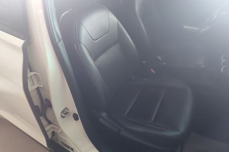 Used Nissan Kicks 2019 1.5L CVT Cool Enjoy Edition Right Front Seat