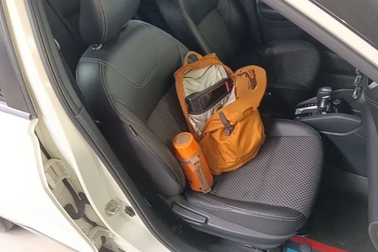Used Nissan Kicks 2019 1.5L CVT Smart Connect Luxury Edition Right Front Seat