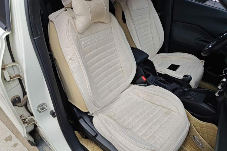 Used Nissan Kicks 2019 1.5L Manual Cool Edition Right Front Seat