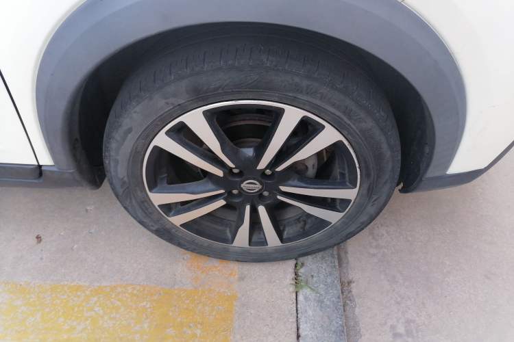 Used Nissan Kicks 2019 1.5L CVT Smart Connect Luxury Edition Right Front Wheel Hub