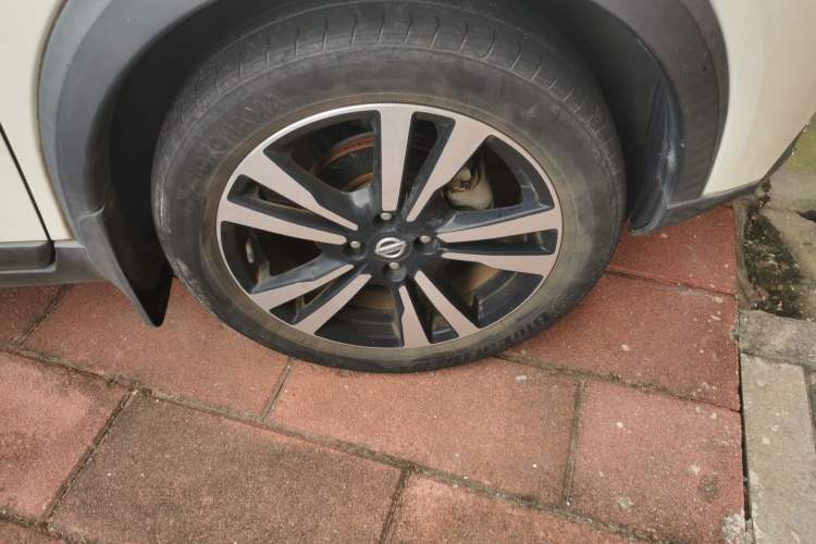 Used Nissan Kicks 2019 1.5L CVT Smart Connect Luxury Edition Right Front Wheel Hub