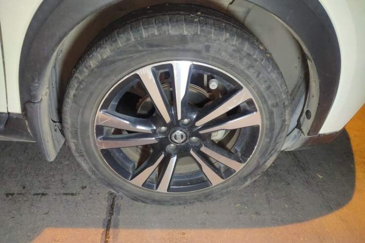 Used Nissan Kicks 2019 1.5L CVT Smart Connect Luxury Edition Right Front Wheel Hub