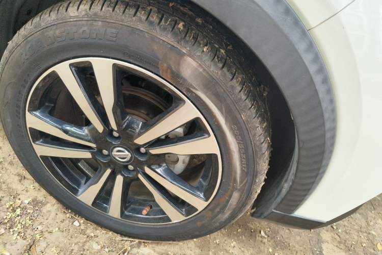 Used Nissan Kicks 2019 1.5L CVT Smart Connect Luxury Edition Right Front Wheel Hub