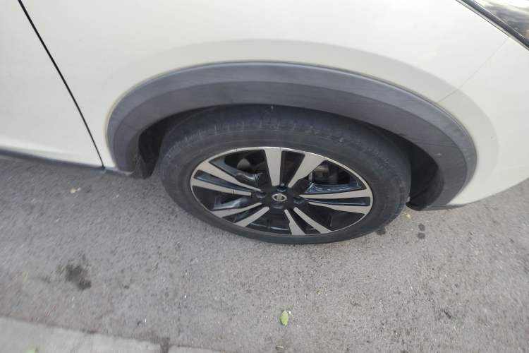 Used Nissan Kicks 2019 1.5L CVT Smart Connect Luxury Edition Right Front Wheel Hub