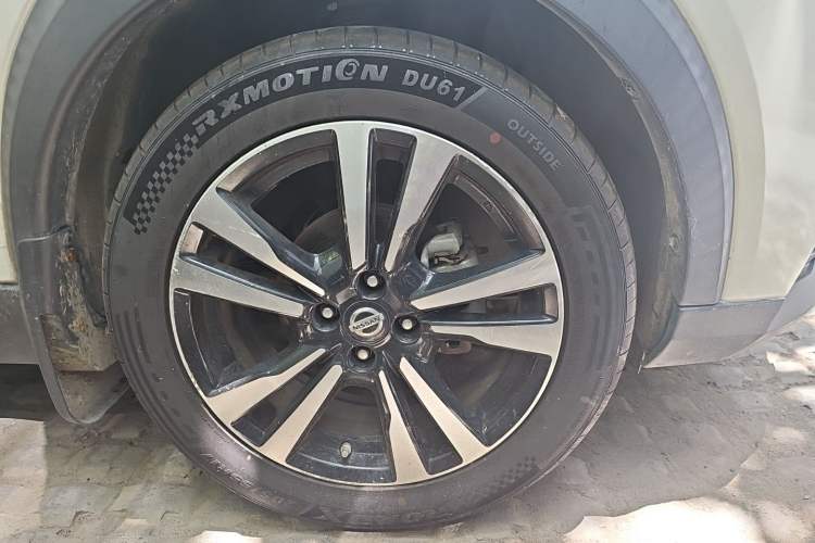 Used Nissan Kicks 2019 1.5L CVT Smart Connect Luxury Edition Right Front Wheel Hub