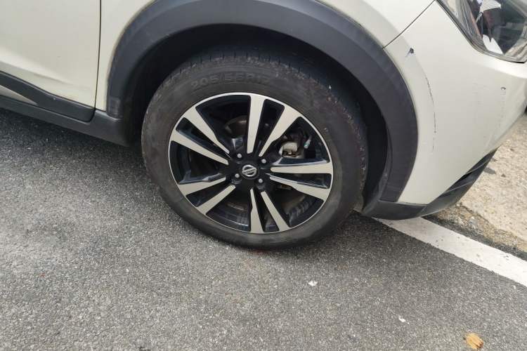 Used Nissan Kicks 2019 1.5L CVT Smart Connect Luxury Edition Right Front Wheel Hub