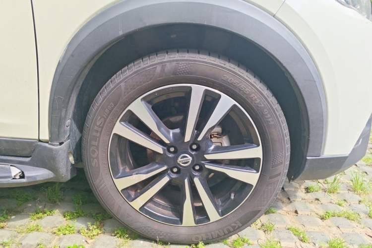 Used Nissan Kicks 2019 1.5L CVT Smart Connect Luxury Edition Right Front Wheel Hub