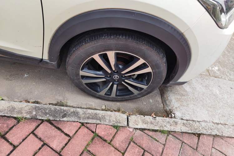 Used Nissan Kicks 2019 1.5L CVT Smart Connect Luxury Edition Right Front Wheel Hub