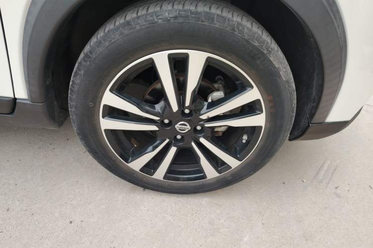 Used Nissan Kicks 2019 1.5L CVT Smart Connect Luxury Edition Right Front Wheel Hub