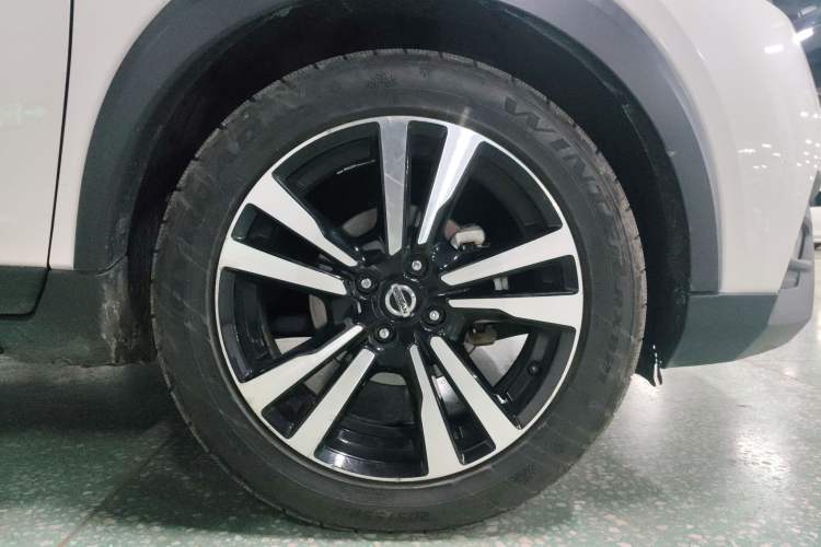 Used Nissan Kicks 2019 1.5L CVT Smart Connect Luxury Edition Right Front Wheel Hub