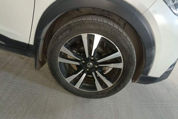 Used Nissan Kicks 2019 1.5L CVT Smart Connect Luxury Edition Right Front Wheel Hub
