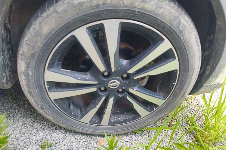 Used Nissan Kicks 2019 1.5L CVT Smart Connect Luxury Edition Right Front Wheel Hub