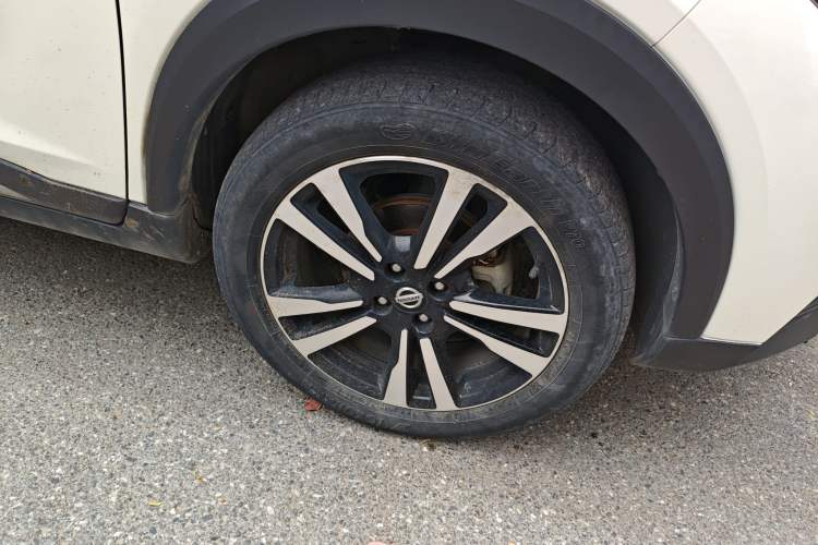 Used Nissan Kicks 2019 1.5L CVT Smart Connect Luxury Edition Right Front Wheel Hub