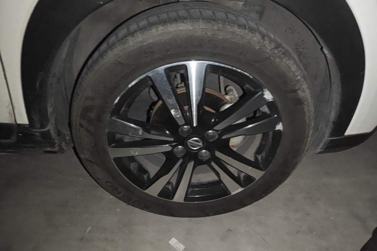 Used Nissan Kicks 2019 1.5L CVT Smart Connect Deluxe Edition Right Front Wheel Hub