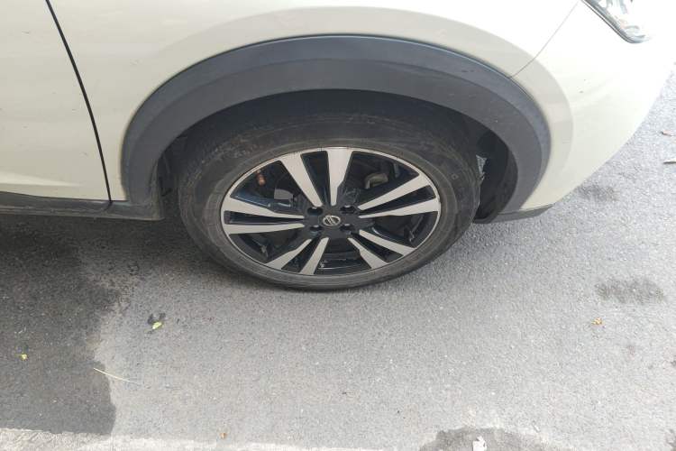 Used Nissan Kicks 2019 1.5L CVT Smart Connect Luxury Edition Right Front Wheel Hub