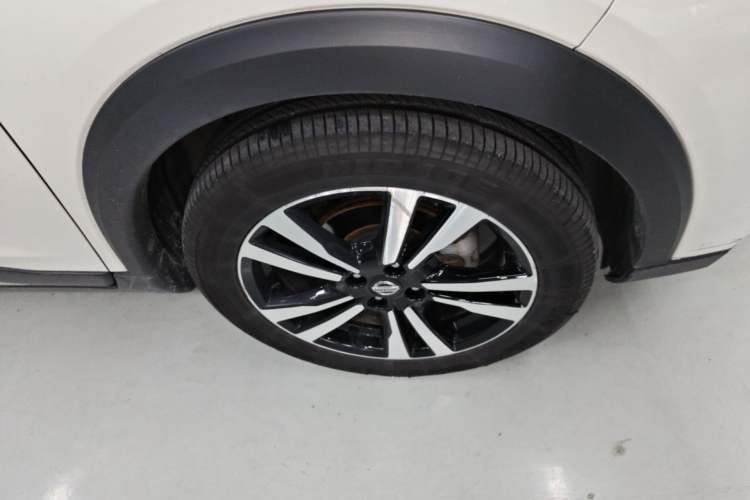Used Nissan Kicks 2019 1.5L CVT Smart Connect Luxury Edition Right Front Wheel Hub