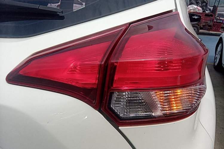 Used Nissan Kicks 2019 1.5L CVT Smart Connect Luxury Edition Right Rear Taillight