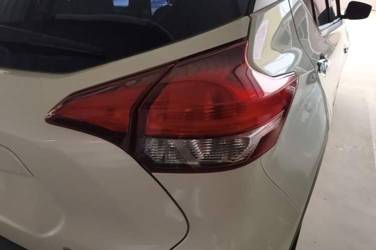 Used Nissan Kicks 2019 1.5L CVT Smart Connect Luxury Edition Right Rear Taillight