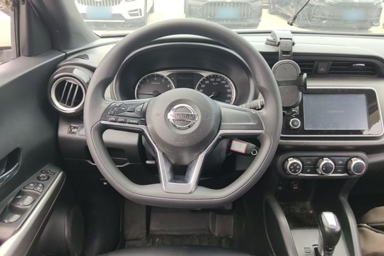 Used Nissan Kicks 2019 1.5L CVT Cool Enjoy Edition Steering Wheel