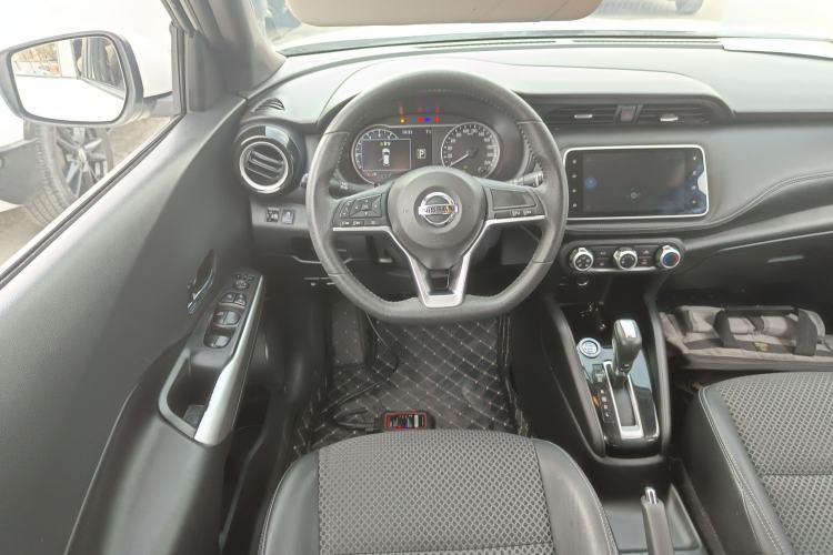 Used Nissan Kicks 2019 1.5L CVT Smart Connect Luxury Edition Steering Wheel