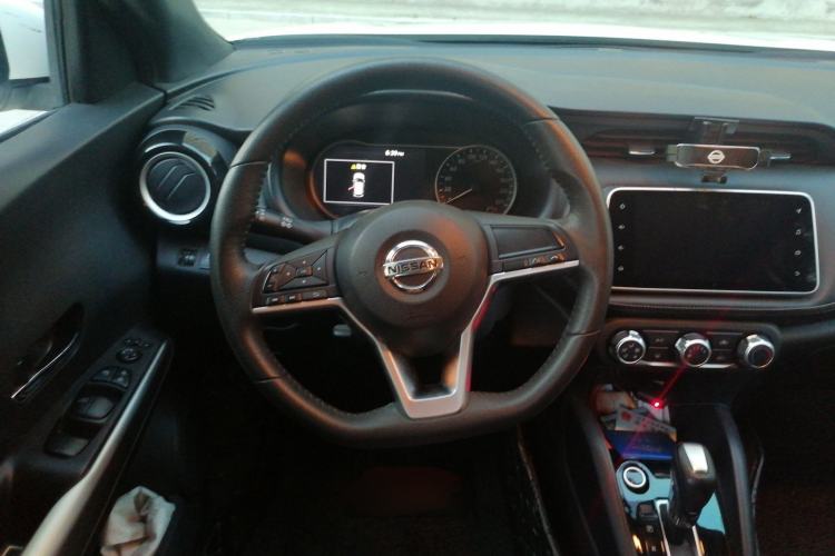 Used Nissan Kicks 2019 1.5L CVT Smart Connect Luxury Edition Steering Wheel