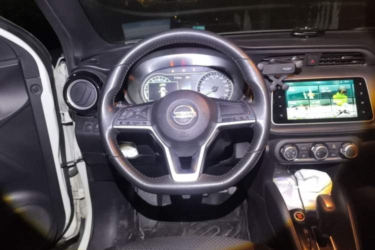 Used Nissan Kicks 2019 1.5L CVT Smart Connect Luxury Edition Steering Wheel
