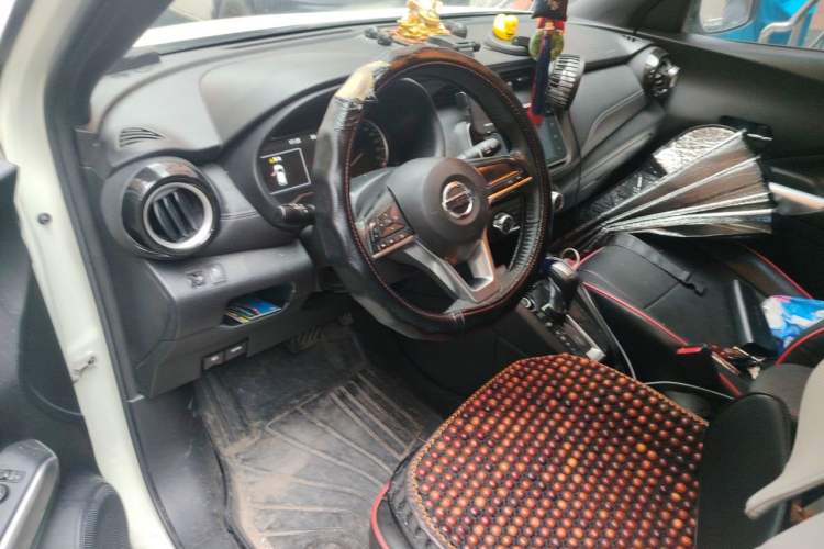 Used Nissan Kicks 2019 1.5L CVT Smart Connect Luxury Edition Steering Wheel
