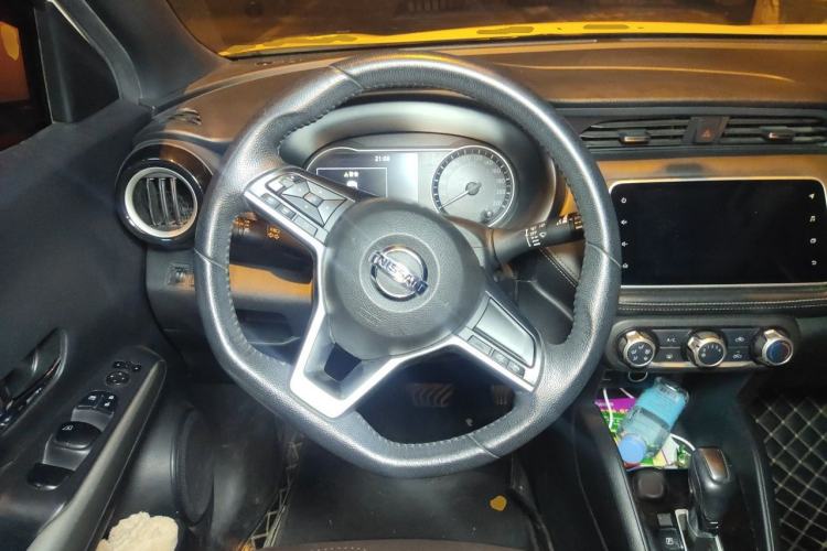 Used Nissan Kicks 2019 1.5L CVT Smart Connect Luxury Edition Steering Wheel