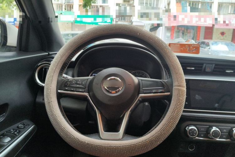 Used Nissan Kicks 2019 1.5L CVT Smart Connect Luxury Edition Steering Wheel